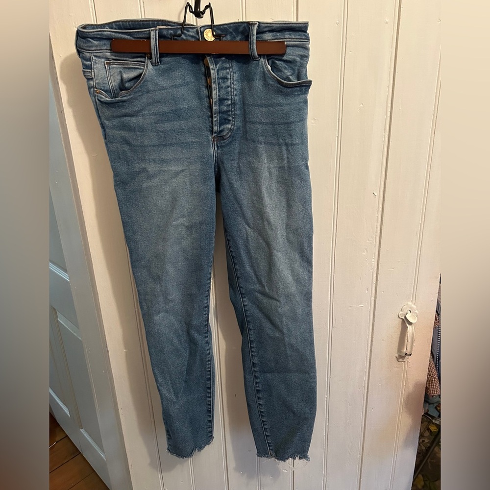 Kut from the Kloth women 10 light wash high rise button up skinny jeans